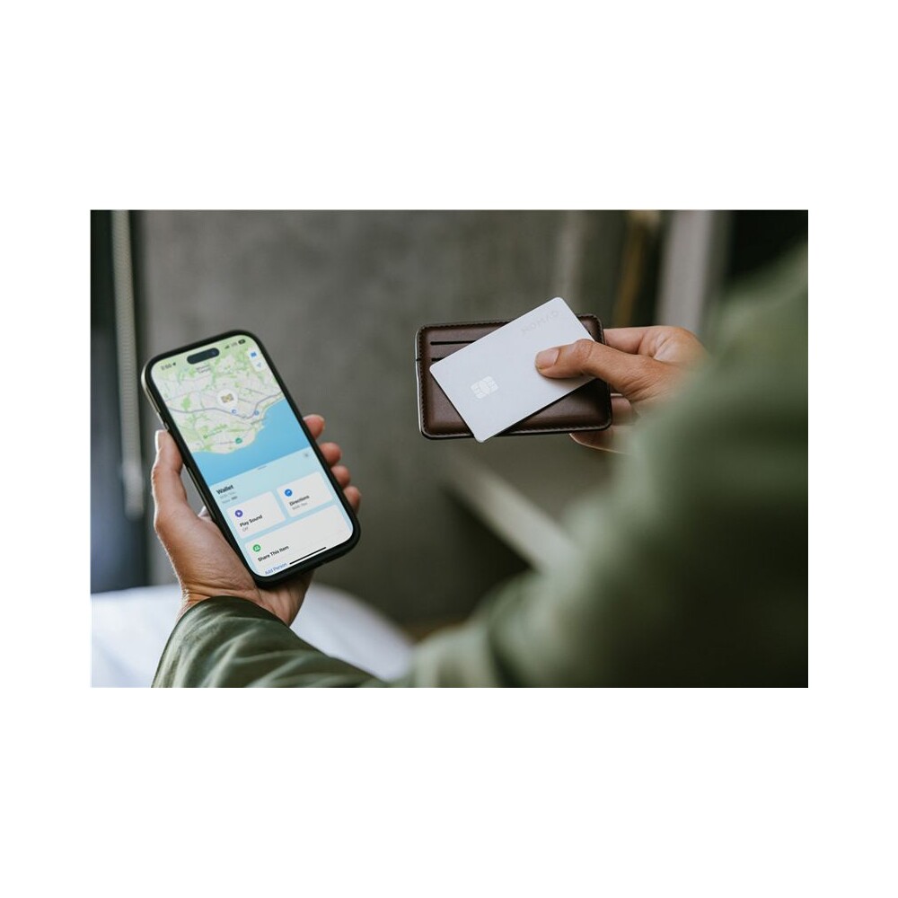 Nomad-Tracking-Card-Pro-lokator-s-Apple-Find-My-a-MagSafe-bily