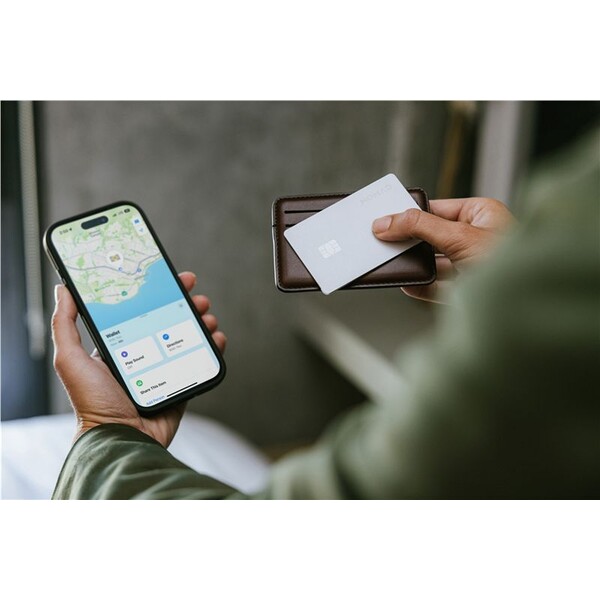 Nomad-Tracking-Card-Pro-lokator-s-Apple-Find-My-a-MagSafe-bily