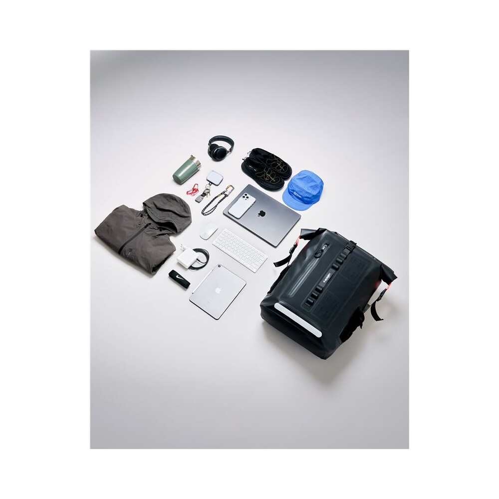 Spigen-Aqua-Shield-vodeodolny-batoh-A650-cerny