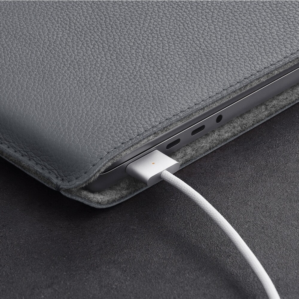 Woolnut-kozene-Sleeve-pouzdro-pro-16-MacBook-Pro-sede
