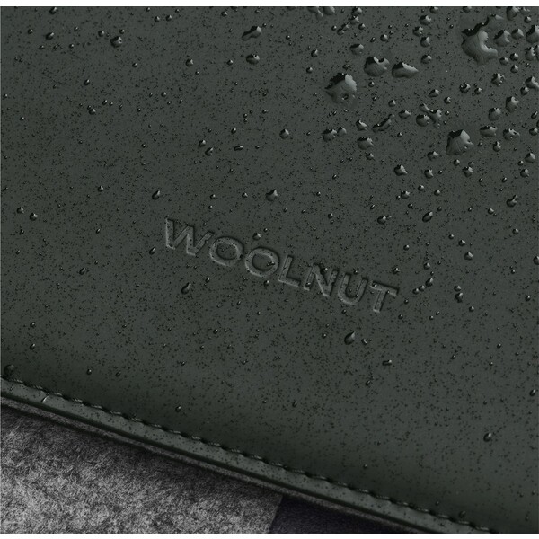 Woolnut-Coated-PU-Sleeve-pouzdro-pro-16-MacBook-Pro-tmave-zelene