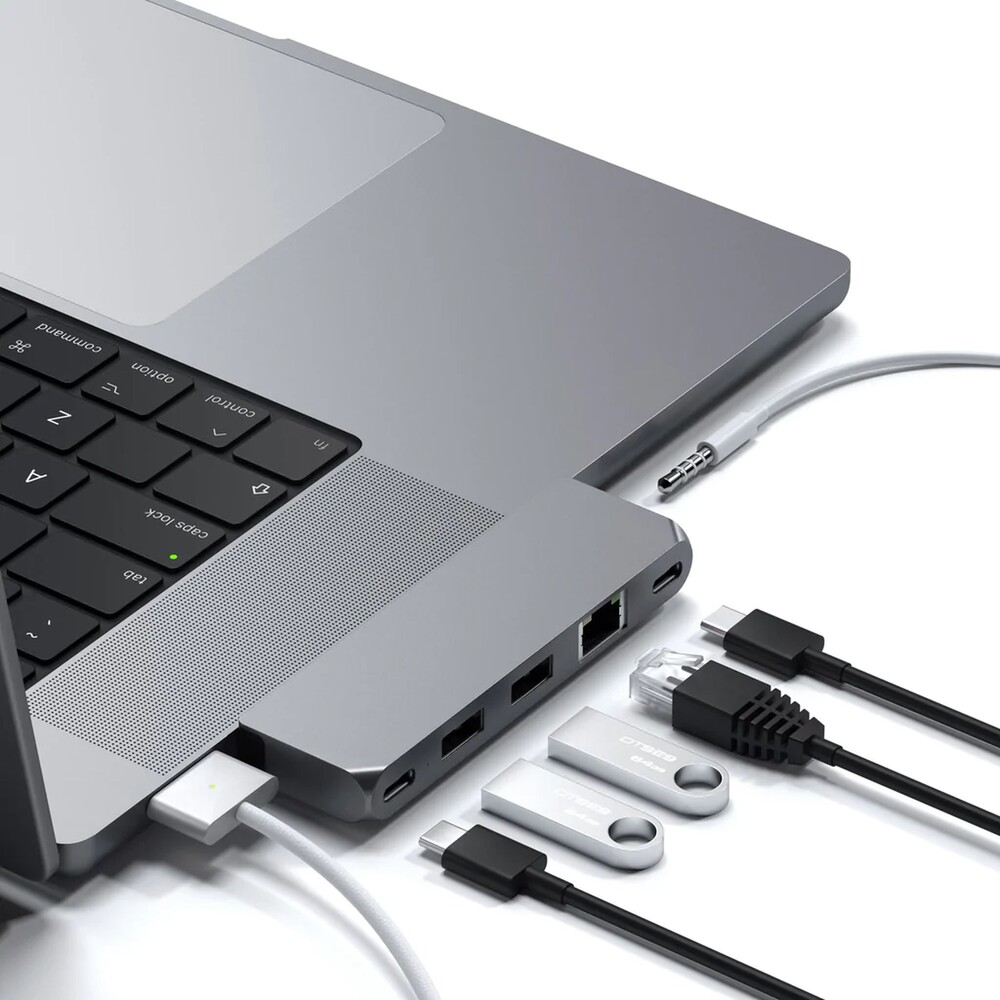 Satechi-Aluminium-Pro-Hub-Mini-vesmirne-sedy