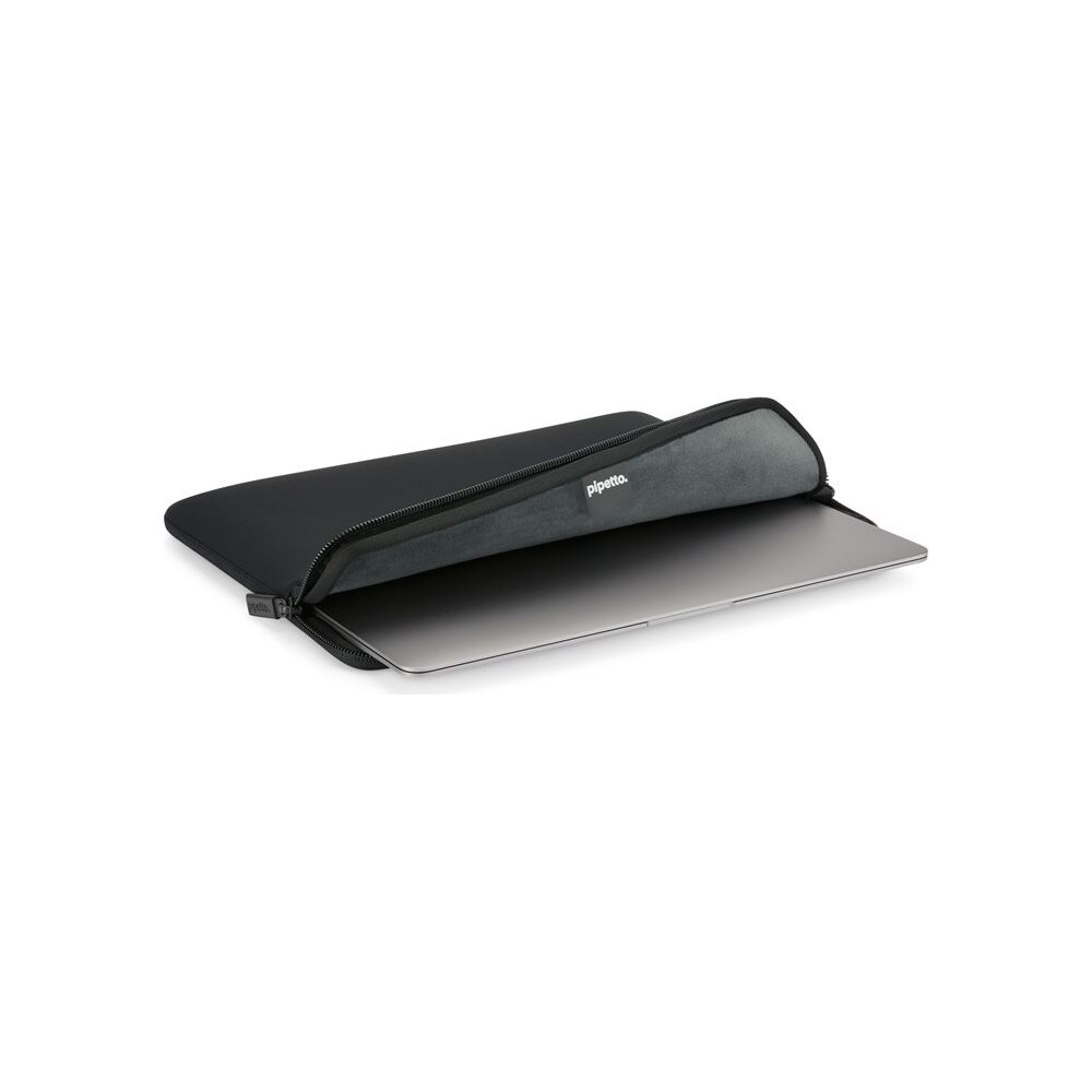 Pipetto-Classic-Fit-Sleeve-pouzdro-pro-MacBook-Air-15-cerne