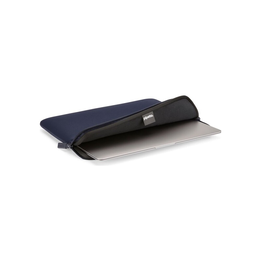 Pipetto-Classic-Fit-Sleeve-V2-pouzdro-pro-MacBook-14-13-tmave-modre