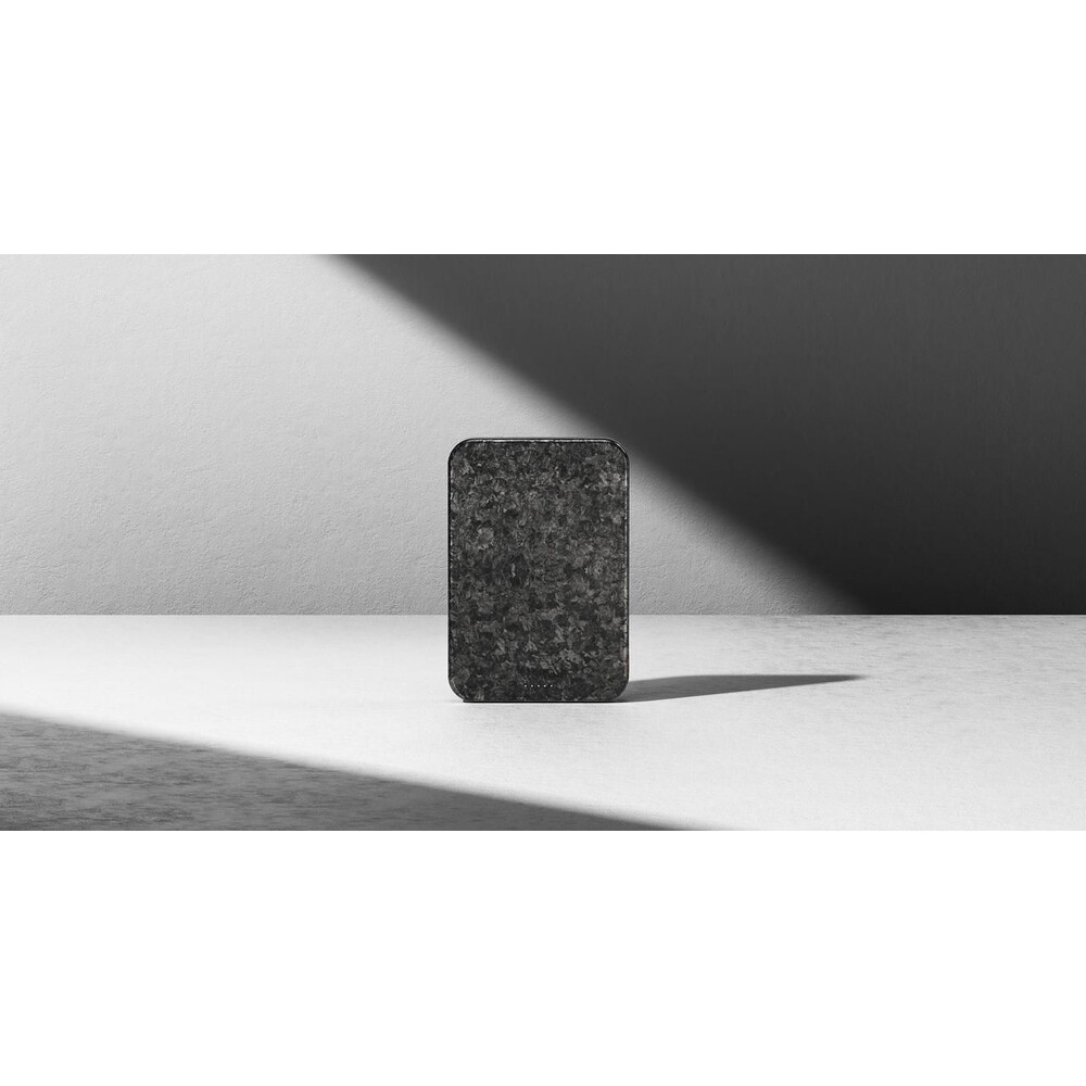 SHARGE-C3-CarbonMag-MagSafe-powerbanka-5000mAh-karbonova