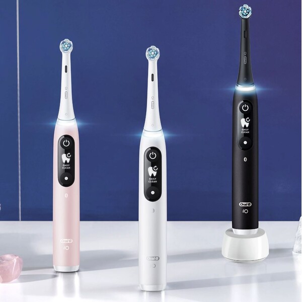 Oral-B-iO-Series-6-Black-Onyx-elektricky-zubni-kartacek