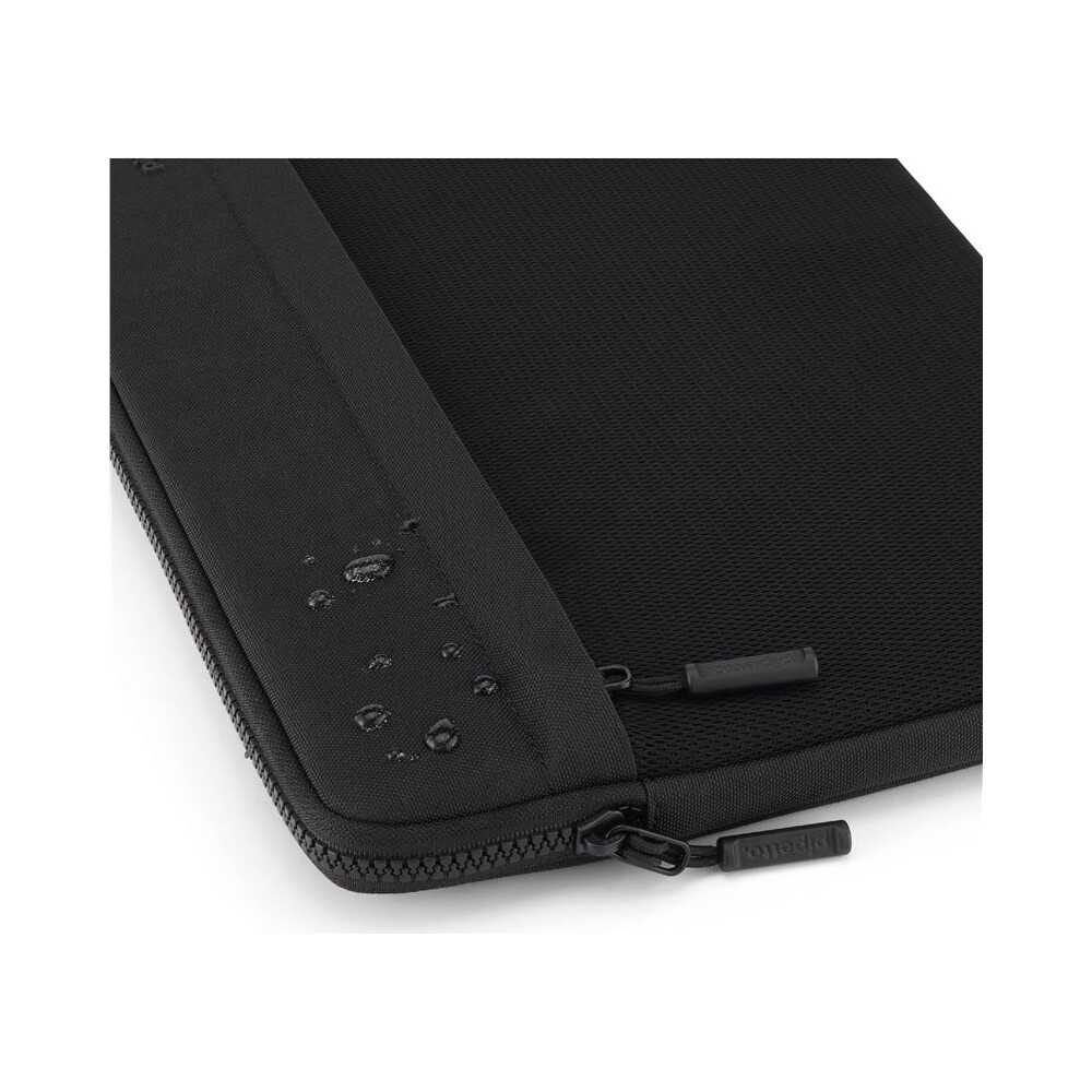 Pipetto-Expand-Sleeve-pouzdro-MacBook-Pro-14-MacBook-Air-13-6-cerne