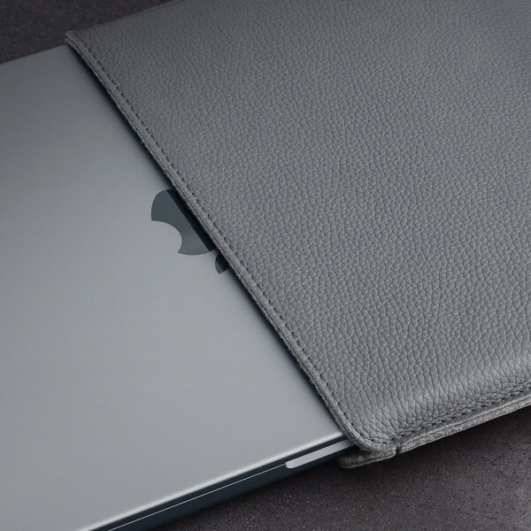 Woolnut-kozene-Sleeve-pouzdro-pro-16-MacBook-Pro-sede