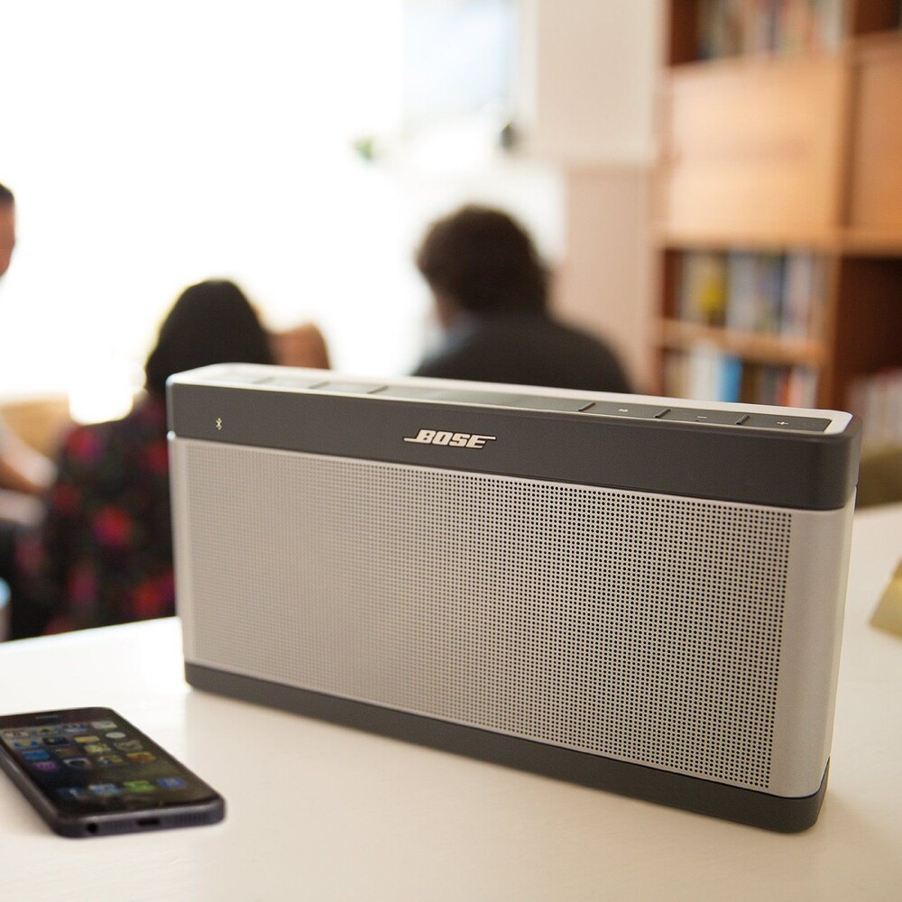 Bose-SoundLink-Mobile-III-Bluetooth-bezdratovy-reproduktor-stribrny