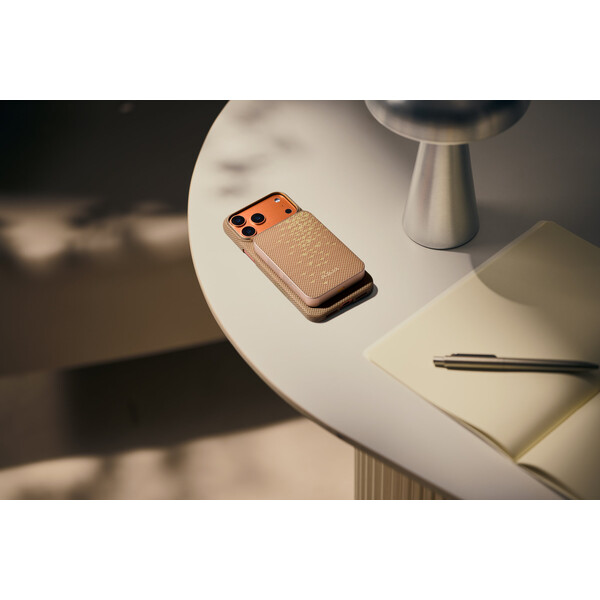 Pitaka-Powerbanka-15W-10000mAh-Qi2-MagSafe-Golden-Glint