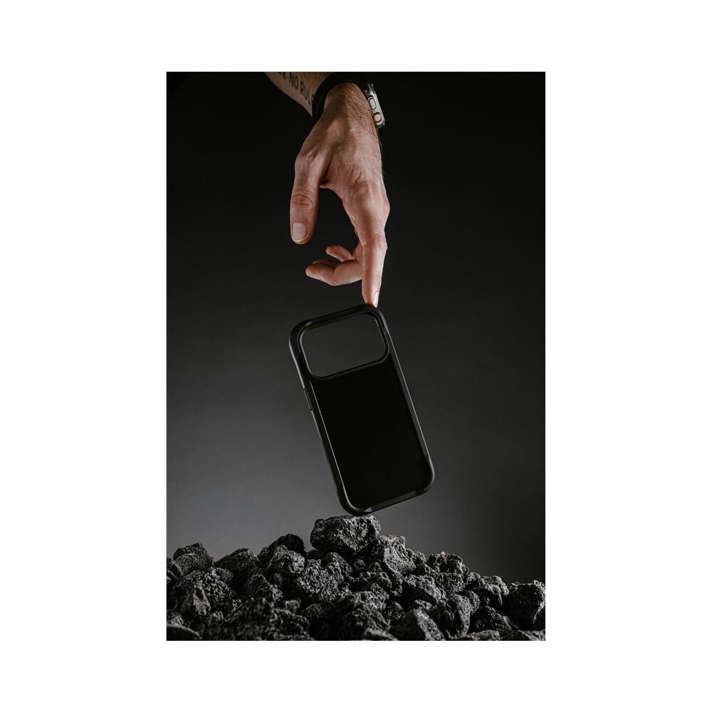Nomad-Rugged-Leather-Case-Horween-MagSafe-kozeny-kryt-iPhone-17-Pro-Max-Black