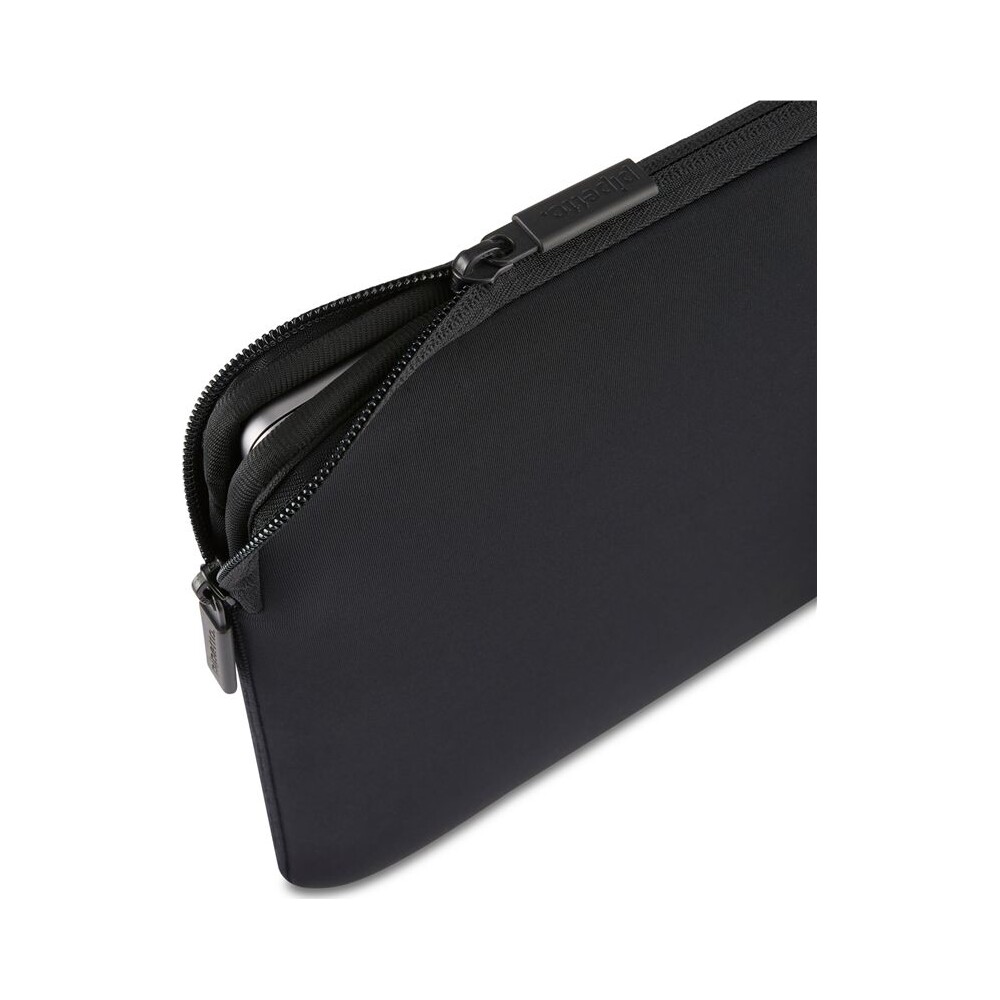 Pipetto-Classic-Fit-Sleeve-pouzdro-pro-MacBook-Air-15-cerne