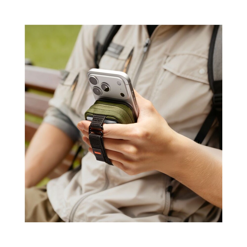 Spigen-Portable-Organizer-Pouch-TintapZip-MagSafe-organizer-olivove-zeleny