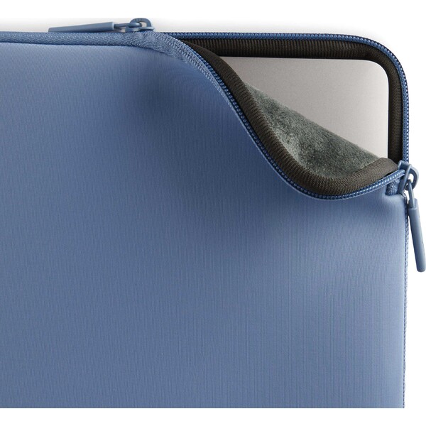 Pipetto-Classic-Fit-Sleeve-pouzdro-pro-MacBook-Neo-13-fialove