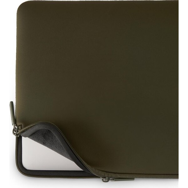 Pipetto-Classic-Fit-Sleeve-pouzdro-pro-MacBook-14-13-tmave-zelene