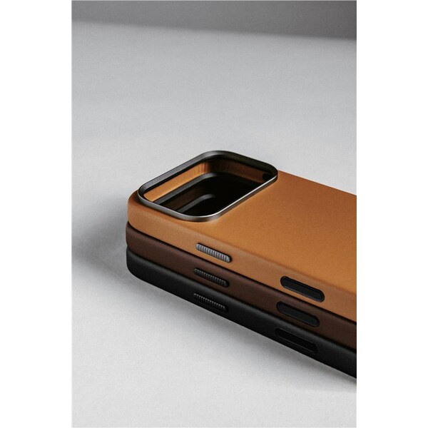 Nomad-Traditional-Leather-Case-MagSafe-kozeny-kryt-iPhone-17-Pro-Brown