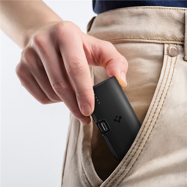 Spigen-Essential-powerbanka-se-stojankem-5000mAh-22-5W-cerna-EA2205-