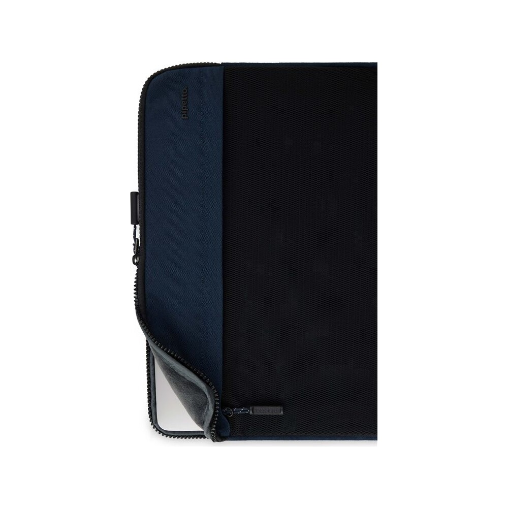 Pipetto-Expand-Sleeve-pouzdro-MacBook-Pro-14-MacBook-Air-13-6-tmave-modre