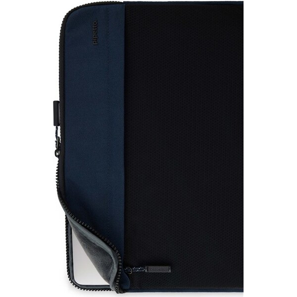 Pipetto-Expand-Sleeve-pouzdro-MacBook-Pro-14-MacBook-Air-13-6-tmave-modre
