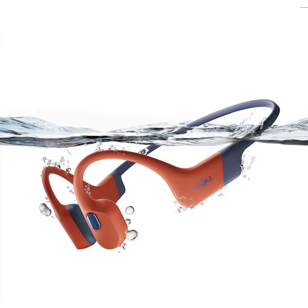 Shokz-OpenSwim-Pro-sluchatka-pred-usi-cervena