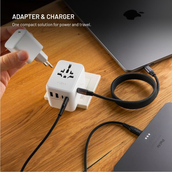 FIXED-Voyager-70W-cestovni-adapter-pro-EU-UK-USA-AUS-3xUSB-C-a-2xUSB-GaN-PD-bily
