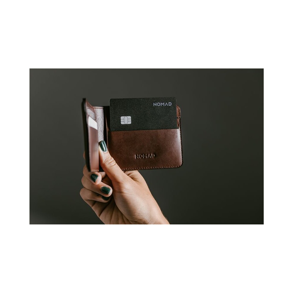 Nomad-Tracking-Card-Pro-lokator-s-Apple-Find-My-a-MagSafe-cerny
