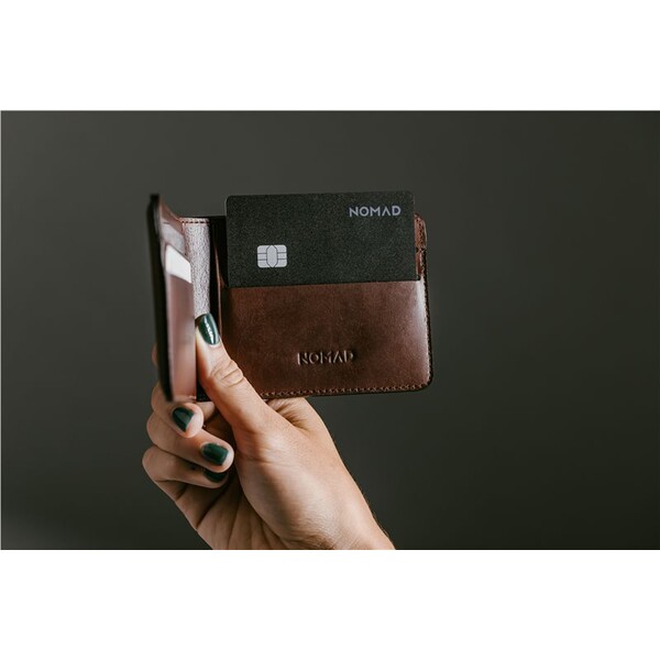 Nomad-Tracking-Card-Pro-lokator-s-Apple-Find-My-a-MagSafe-cerny