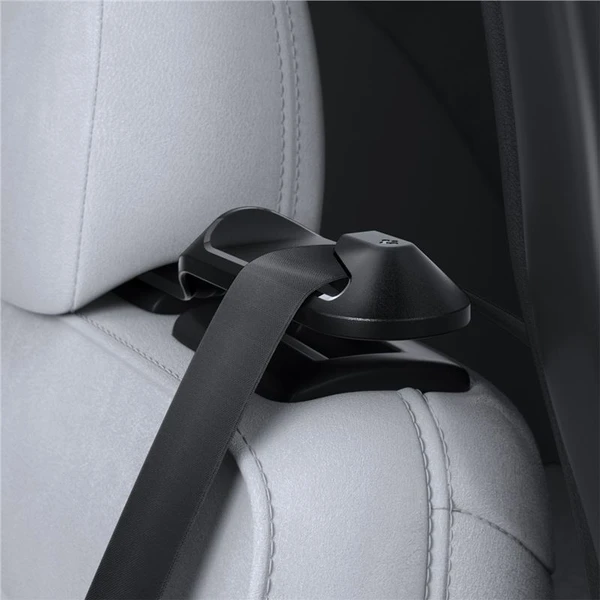 Spigen-Backseat-Seatbelt-Holder-drzak-bezpecnostniho-pasu-Tesla-Model-Y-cerny