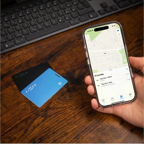 FIXED-Tag-Card-2-smart-tracker-s-Find-My-a-bezdratovym-nabijenim-modry