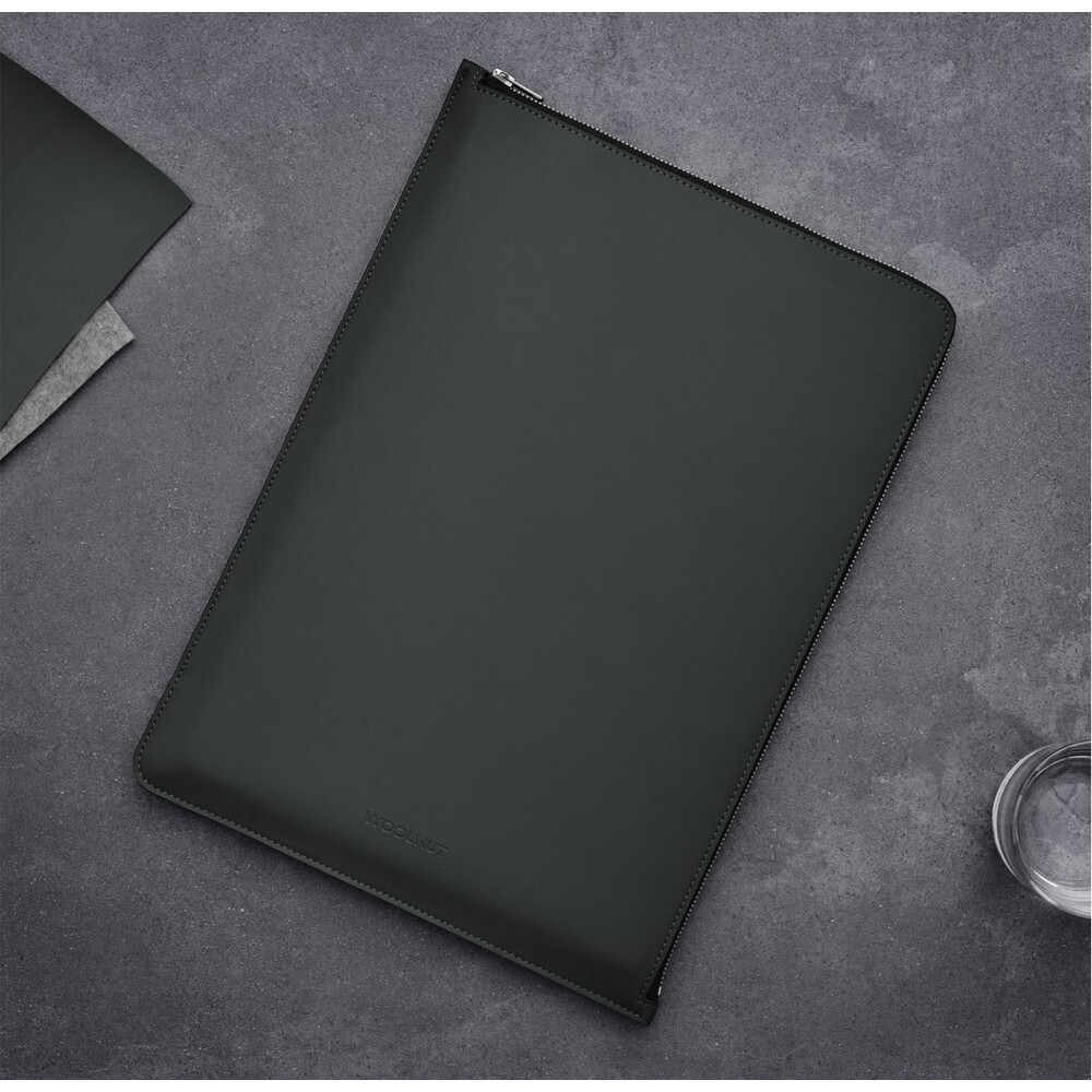Woolnut-Matte-PU-Folio-pouzdro-MacBook-Pro-16-tmave-zelene