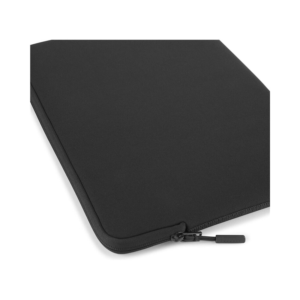 Pipetto-Classic-Fit-Sleeve-pouzdro-pro-Macbook-Air-15-cerne