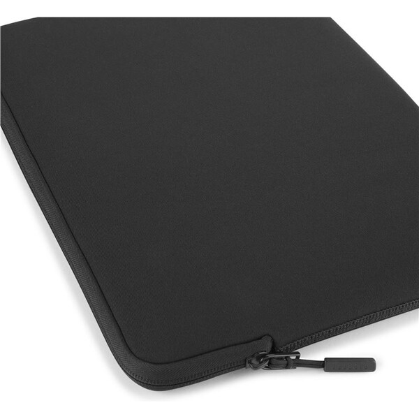Pipetto-Classic-Fit-Sleeve-pouzdro-pro-Macbook-Air-15-cerne