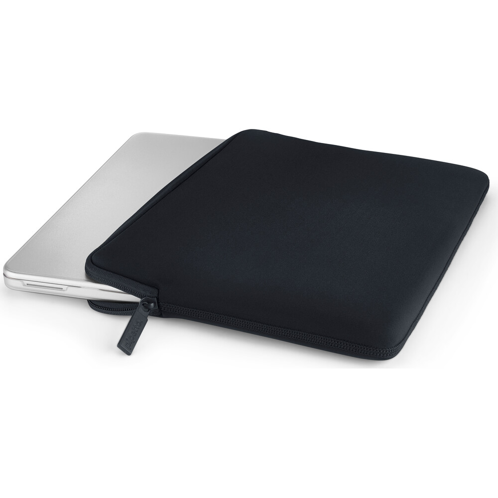 Pipetto-Classic-Fit-Sleeve-pouzdro-pro-MacBook-Neo-13-cerne