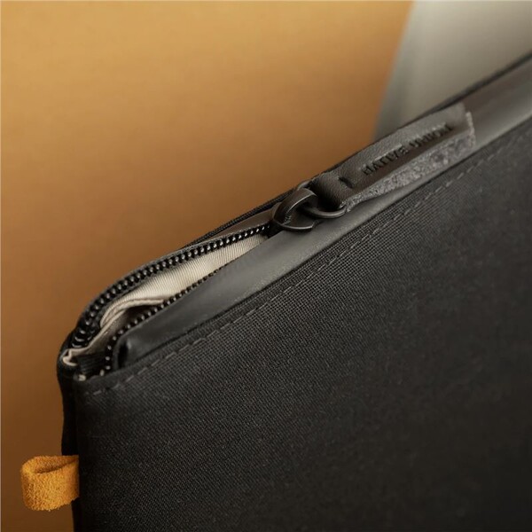 Native-Union-WFA-Stow-Lite-Sleeve-pouzdro-Macbook-14-cerne