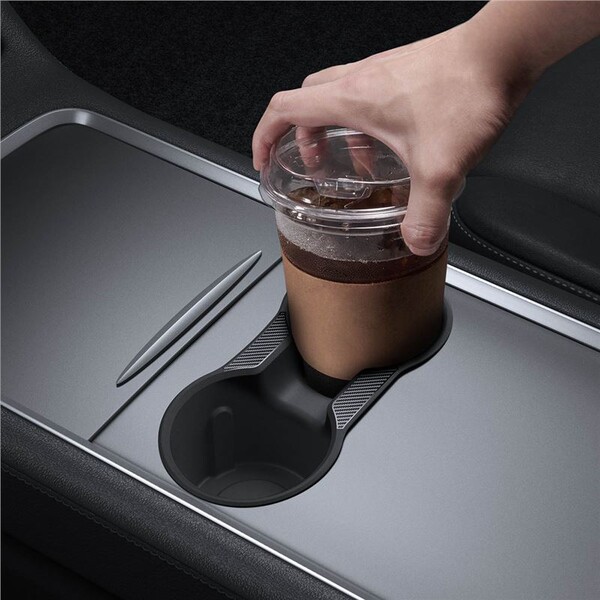 Spigen-Center-Console-Cup-Holder-Insert-Relaxed-Grip-vlozky-do-drzaku-napoju-Tesla-Model-Y-3