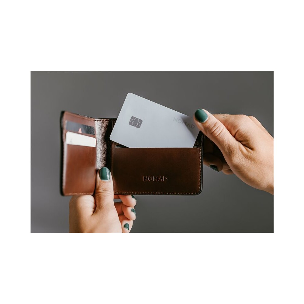 Nomad-Tracking-Card-Pro-lokator-s-Apple-Find-My-a-MagSafe-bily