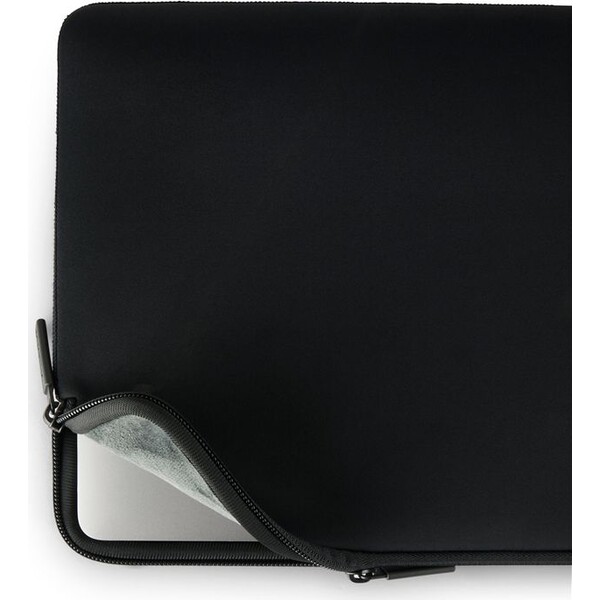 Pipetto-Classic-Fit-Sleeve-pouzdro-pro-MacBook-Air-15-cerne