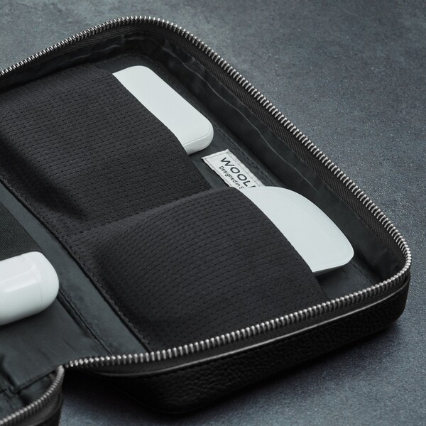 Woolnut-kozeny-Tech-Organizer-cerny