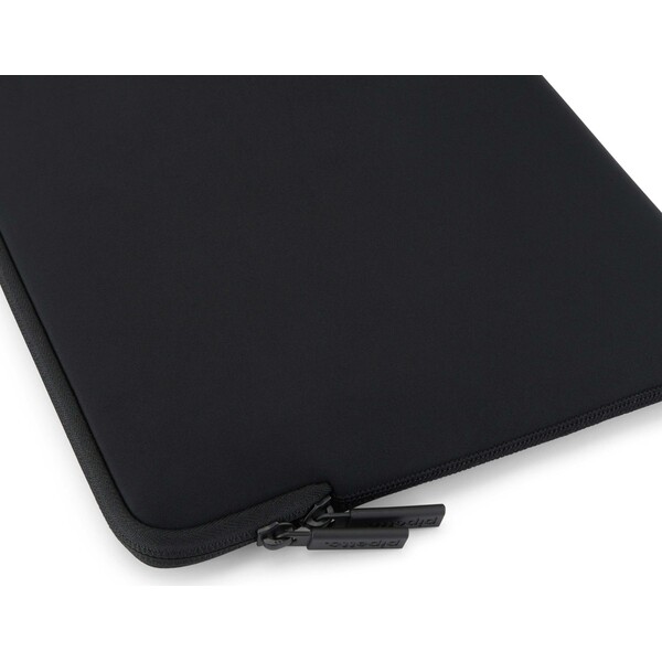 Pipetto-Classic-Fit-Sleeve-pouzdro-pro-MacBook-Neo-13-cerne
