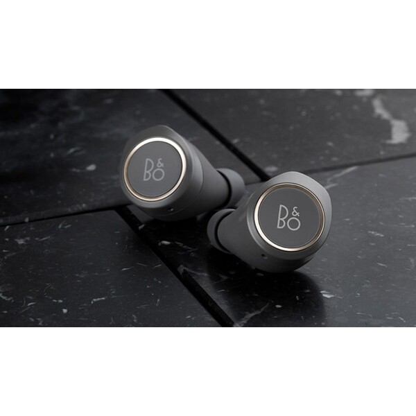 Bang-Olufsen-Beoplay-E8-cerna