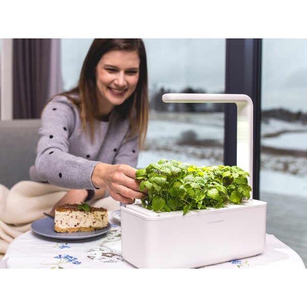 Click-and-Grow-Smart-Garden-3-chytry-kvetinac-3ks-kapsli-se-seminky-bazalky-bezovy