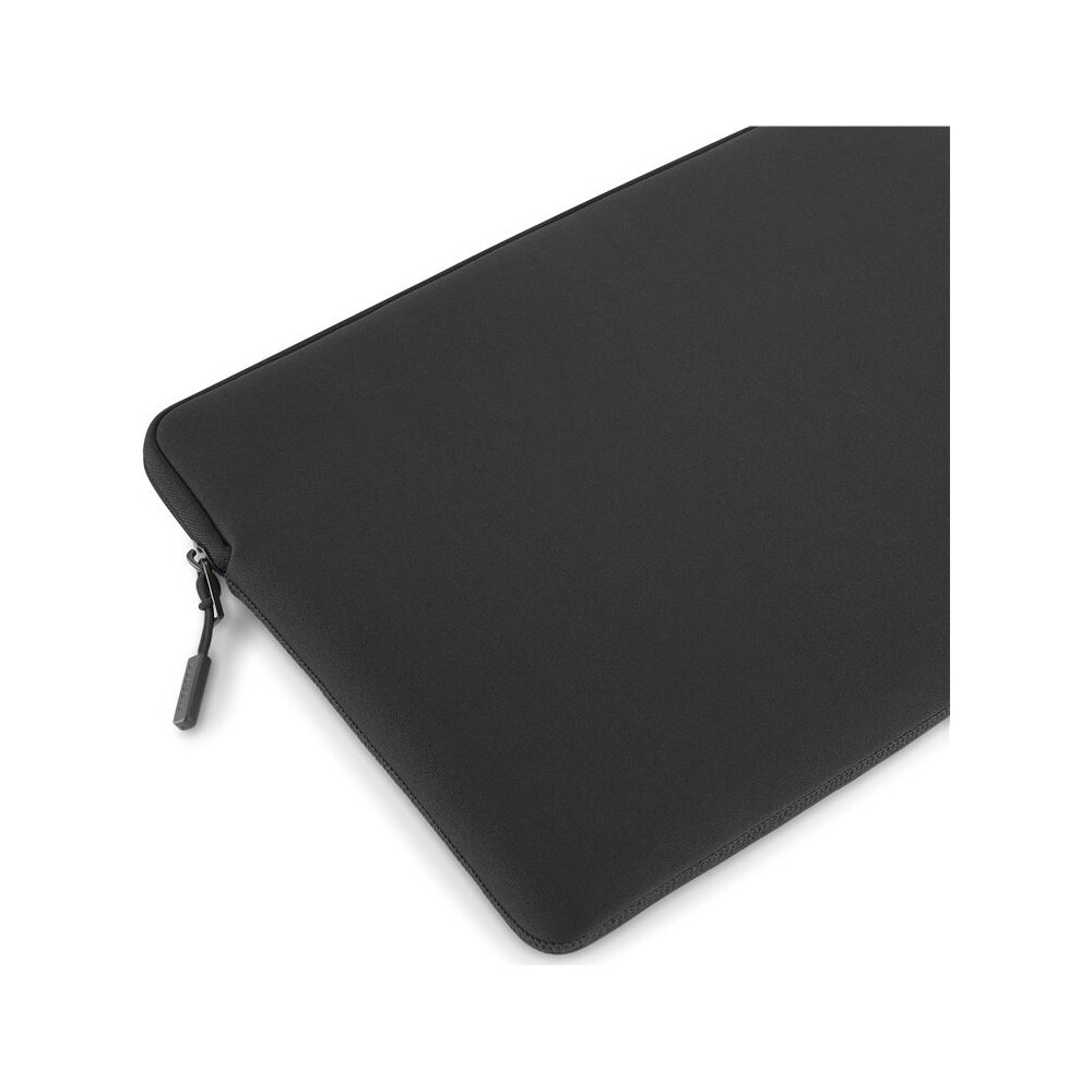 Pipetto-Classic-Fit-Sleeve-pouzdro-pro-MacBook-14-13-cerne