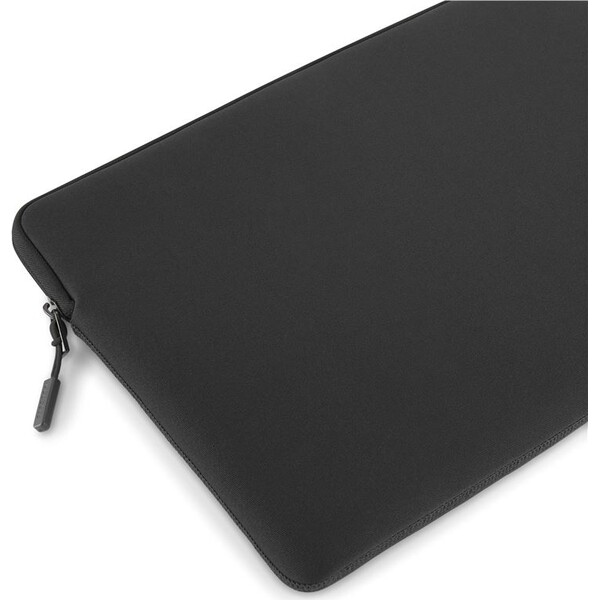 Pipetto-Classic-Fit-Sleeve-pouzdro-pro-MacBook-14-13-cerne