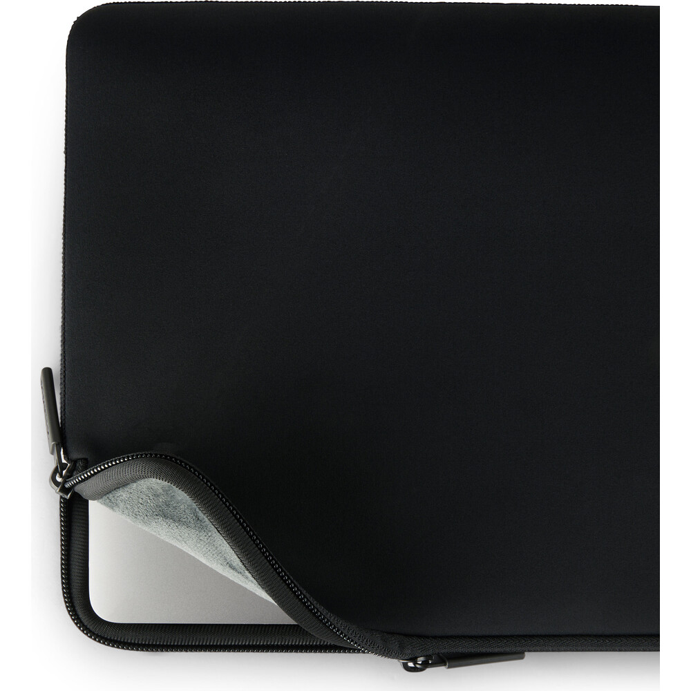 Pipetto-Classic-Fit-Sleeve-pouzdro-pro-MacBook-Neo-13-cerne