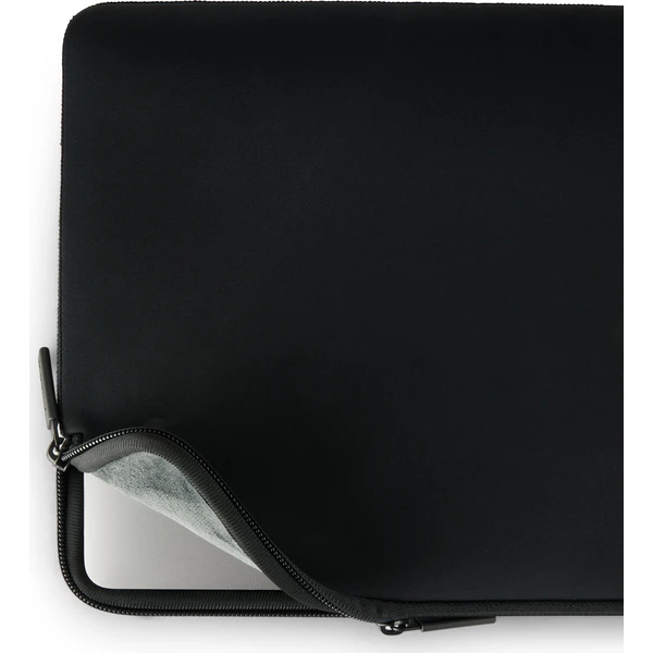 Pipetto-Classic-Fit-Sleeve-pouzdro-pro-MacBook-Neo-13-cerne