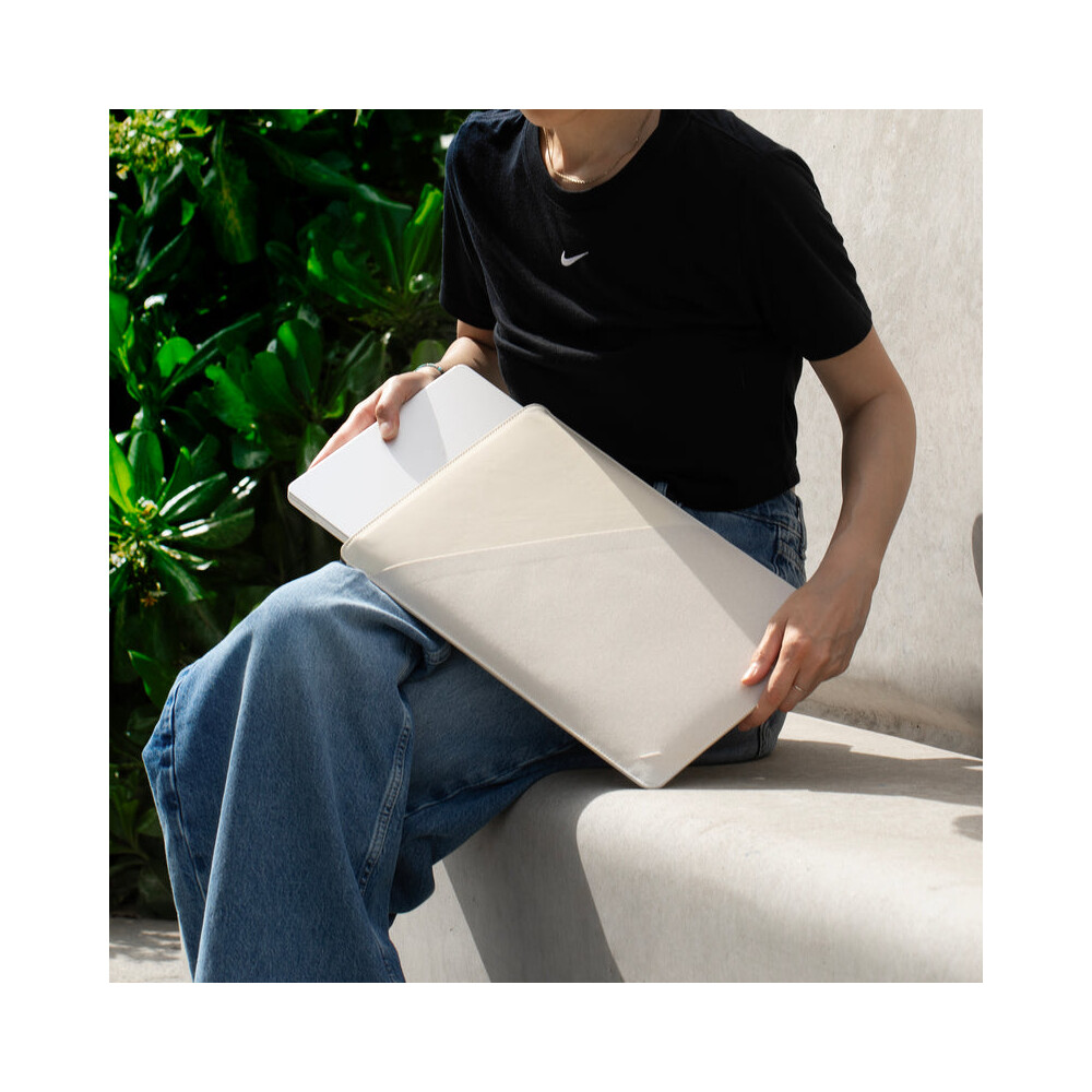 Native-Union-Stow-Slim-Sleeve-pouzdro-pro-Macbook-13-14-sandstone