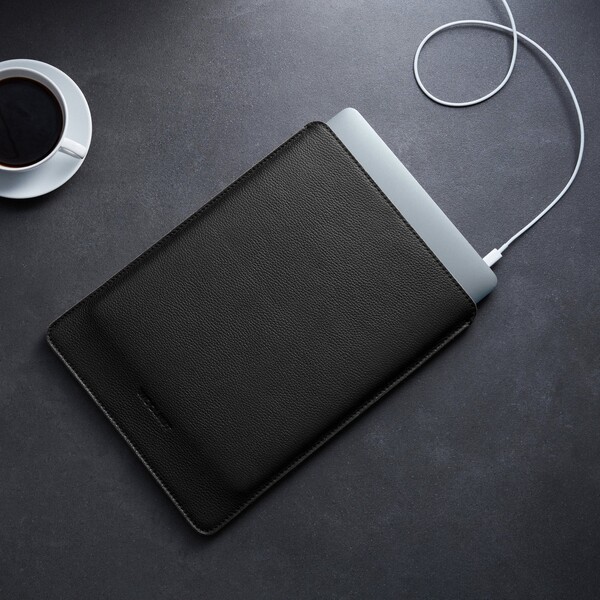 Woolnut-Leather-Sleeve-kozene-pouzdro-MacBook-Pro-13-MacBook-Air-13-cerne