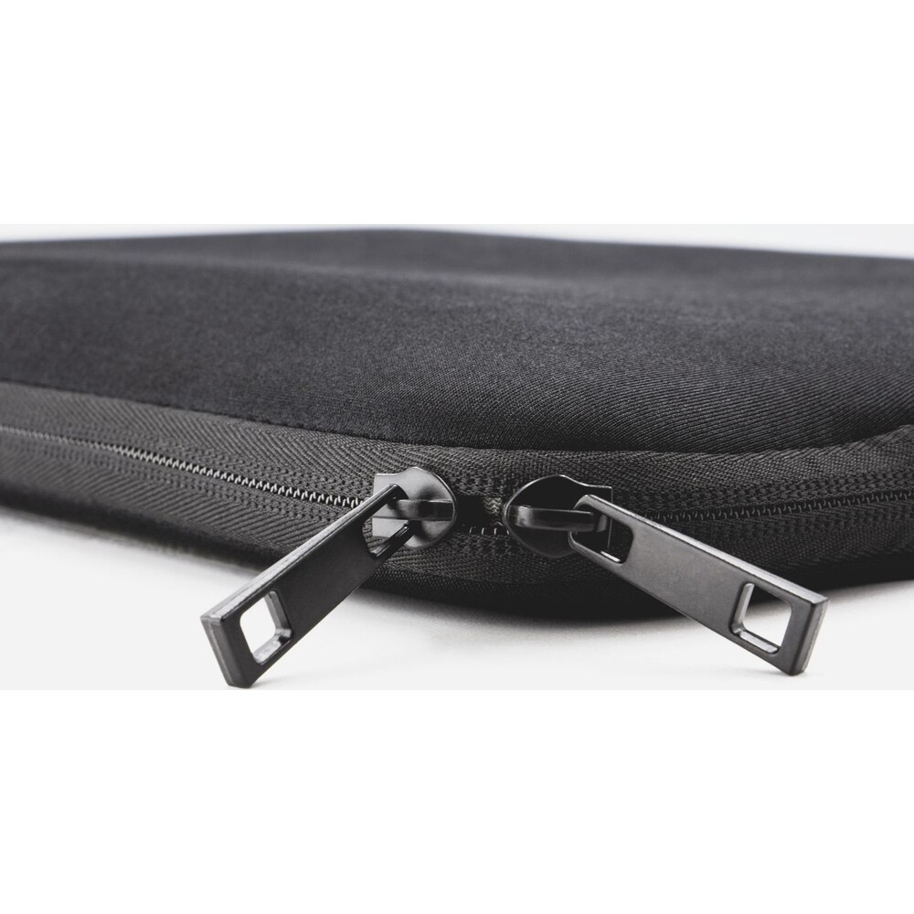 iWant-ochranne-pouzdro-Apple-MacBook-13-cerne
