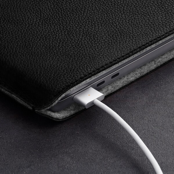 Woolnut-kozene-Sleeve-pouzdro-pro-15-MacBook-Air-cerne