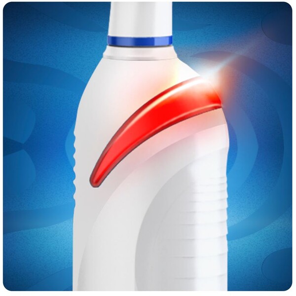 Oral-B-Teen-zubni-kartacek-pro-juniory-bily